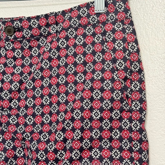 Gap Patterned Women's Shorts Red Blue Paisley Print NWT Size 6 - Picture 3 of 7